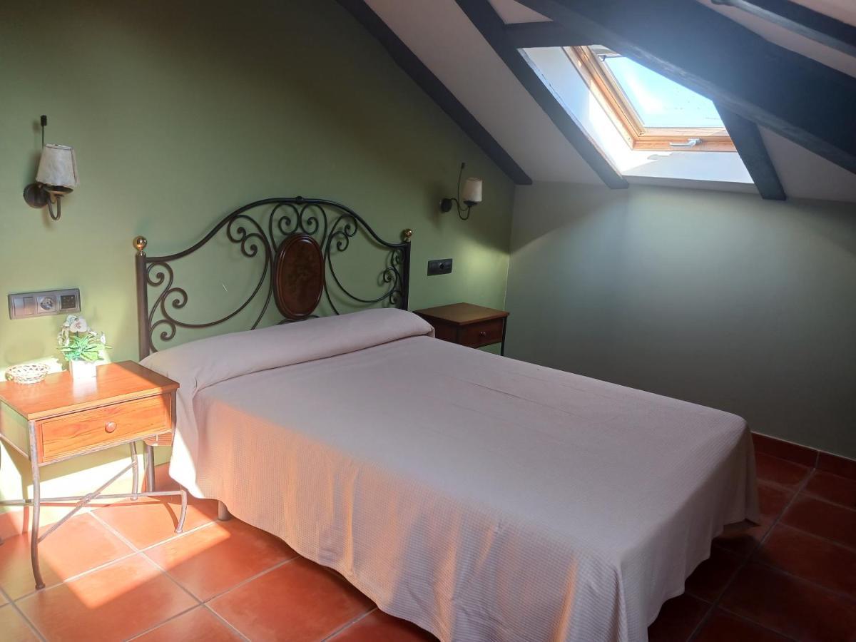 Hotel Restaurante Dona Elvira Nava del Rey 외부 사진