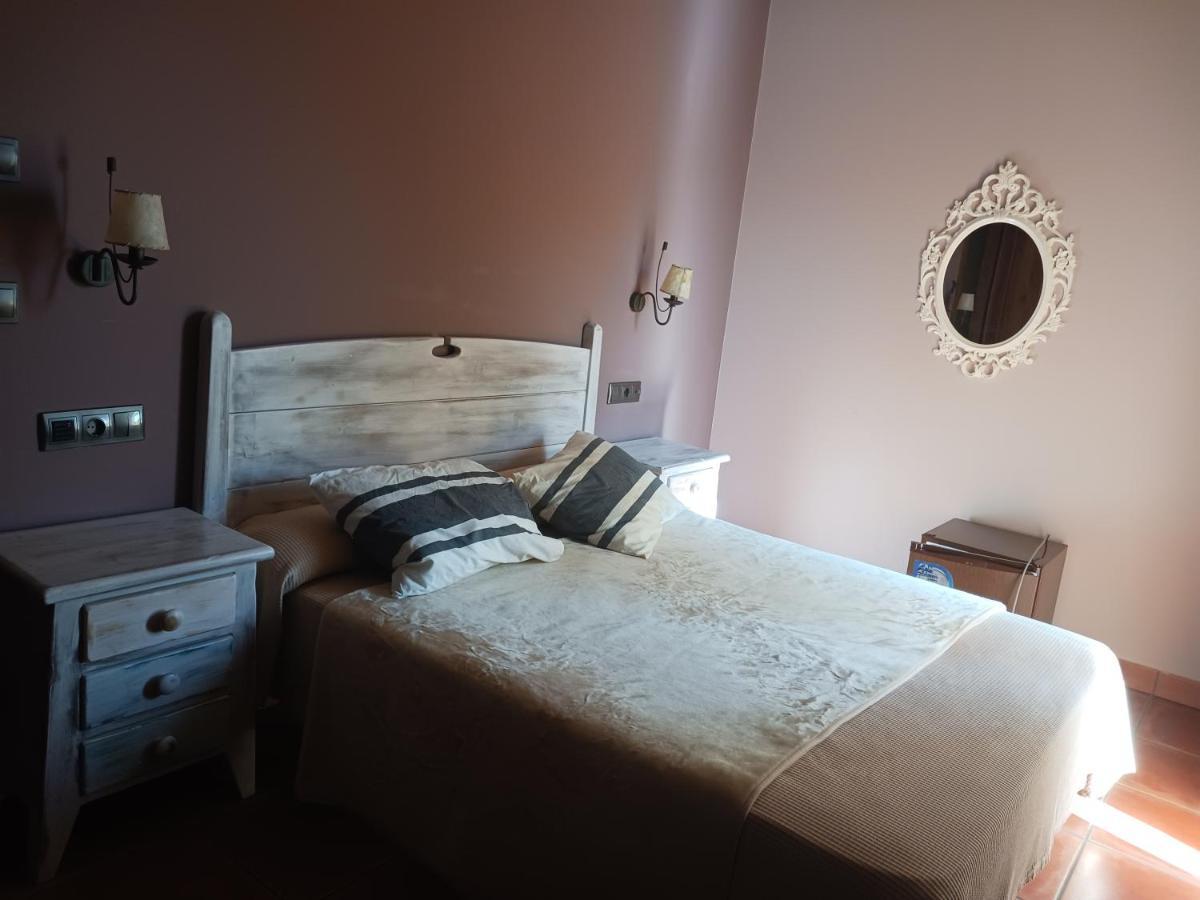 Hotel Restaurante Dona Elvira Nava del Rey 외부 사진
