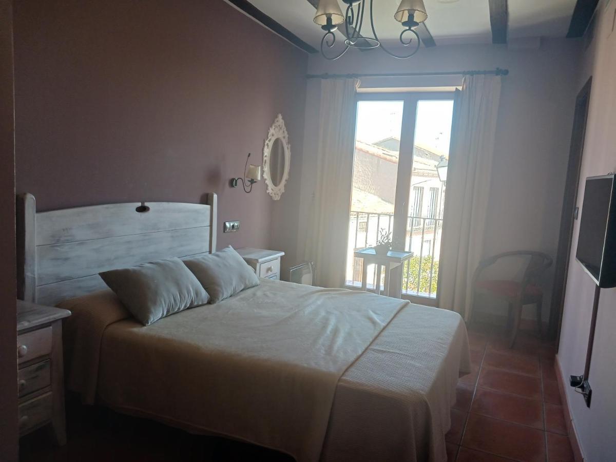 Hotel Restaurante Dona Elvira Nava del Rey 외부 사진