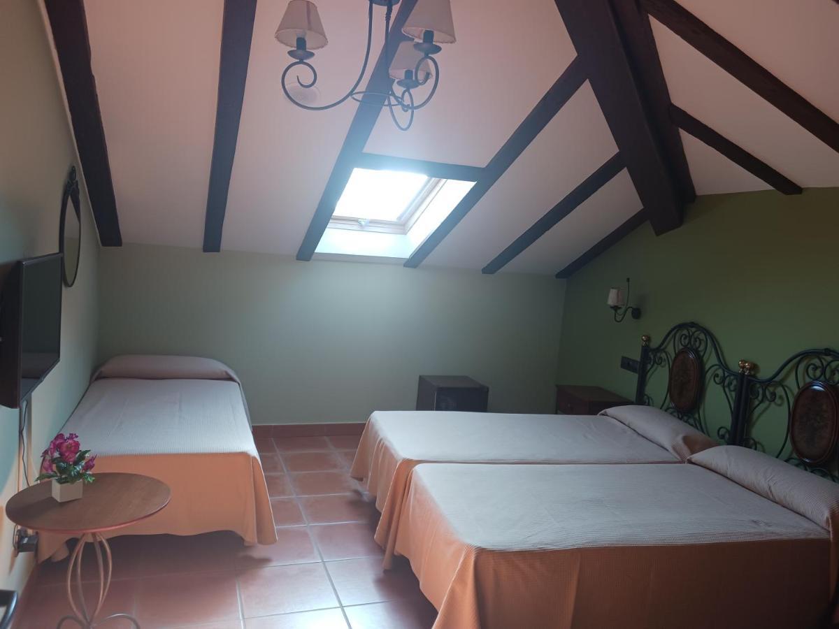 Hotel Restaurante Dona Elvira Nava del Rey 외부 사진