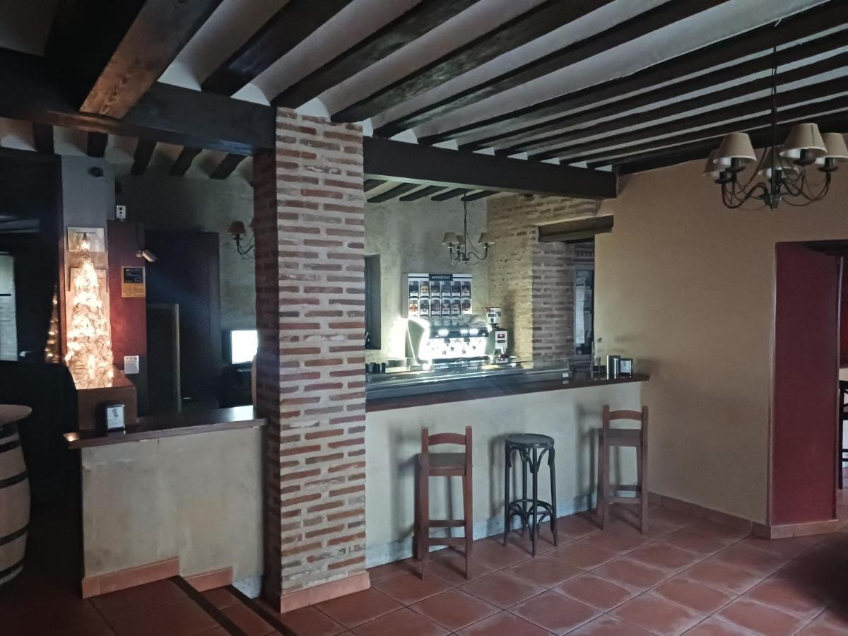 Hotel Restaurante Dona Elvira Nava del Rey 외부 사진